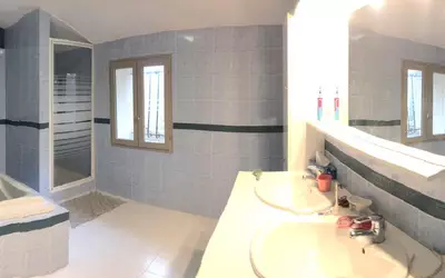 Bourg (33710)