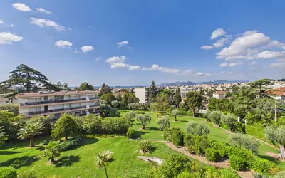 Cannes (06400)