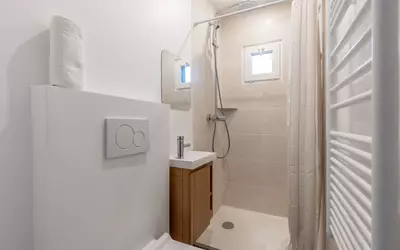 - Maison De Ville