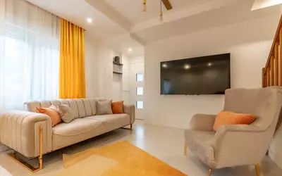- Maison De Ville
