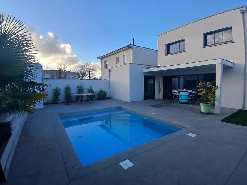 Saint-Jean-D'illac (33127) Piscine