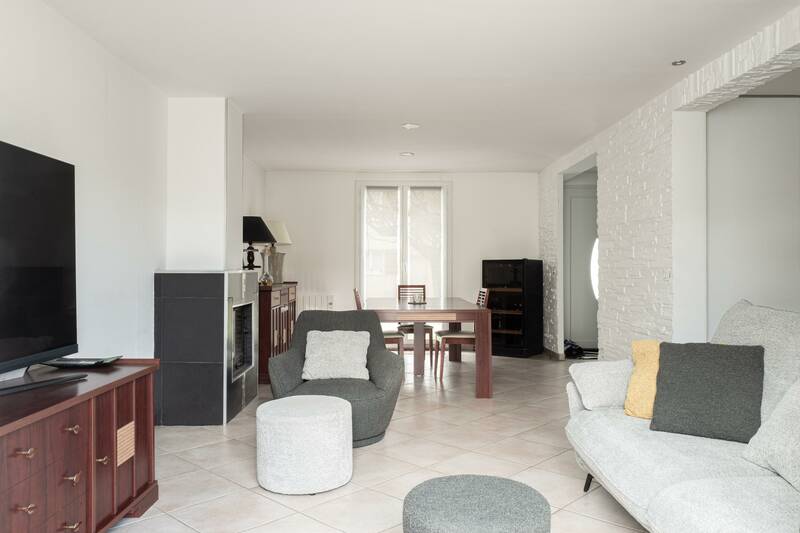Mandres-Les-Roses (94520)