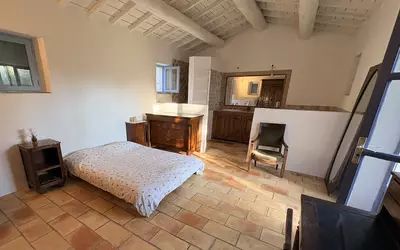Uzès (30700)