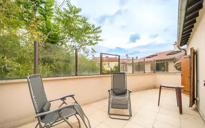 Rare À Montreuil Grande Maison Sur Jardin Arboré