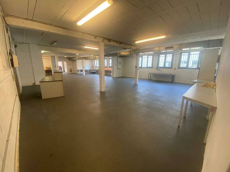 Local d'activité Montgeron (91230) - 420&nbsp;m² - 3.100&nbsp;&euro;