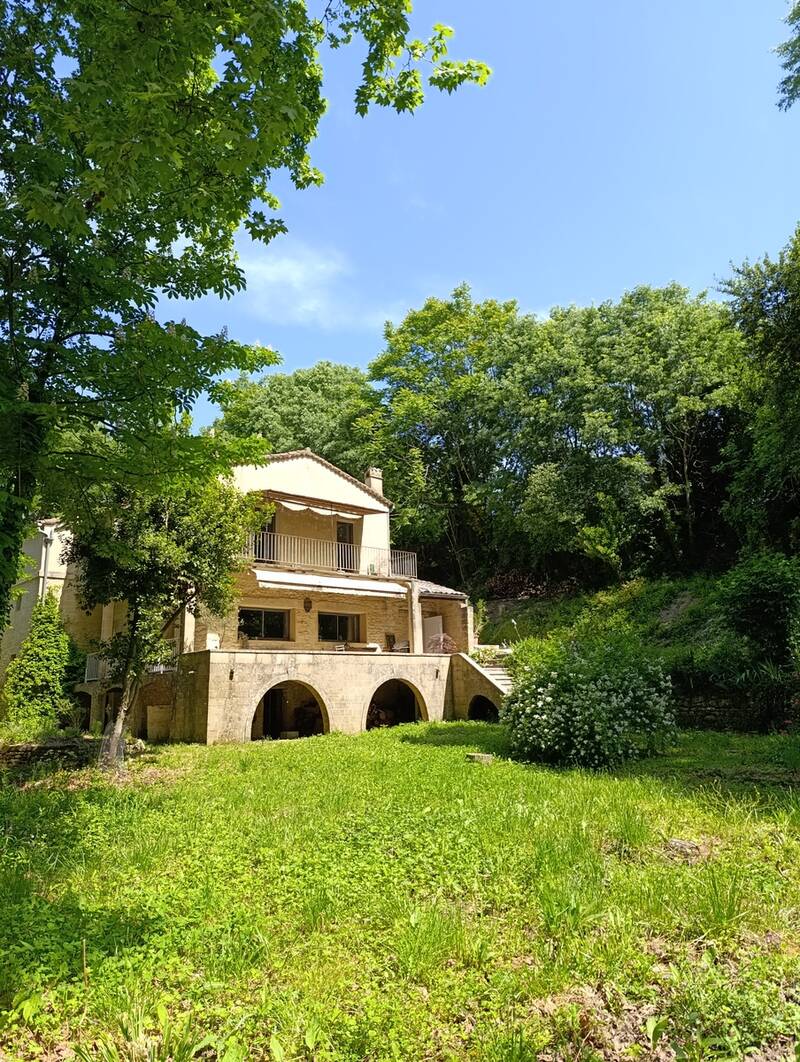 Uzès (30700)