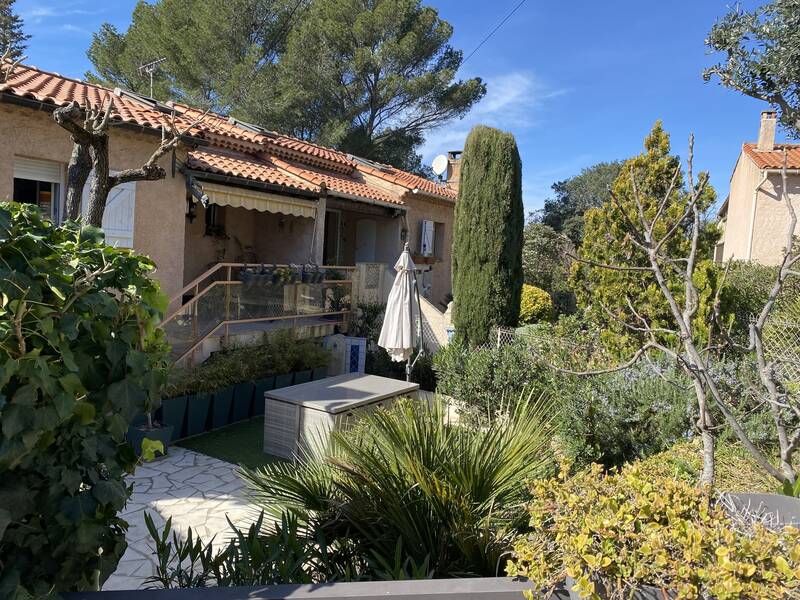 Fréjus (83600)