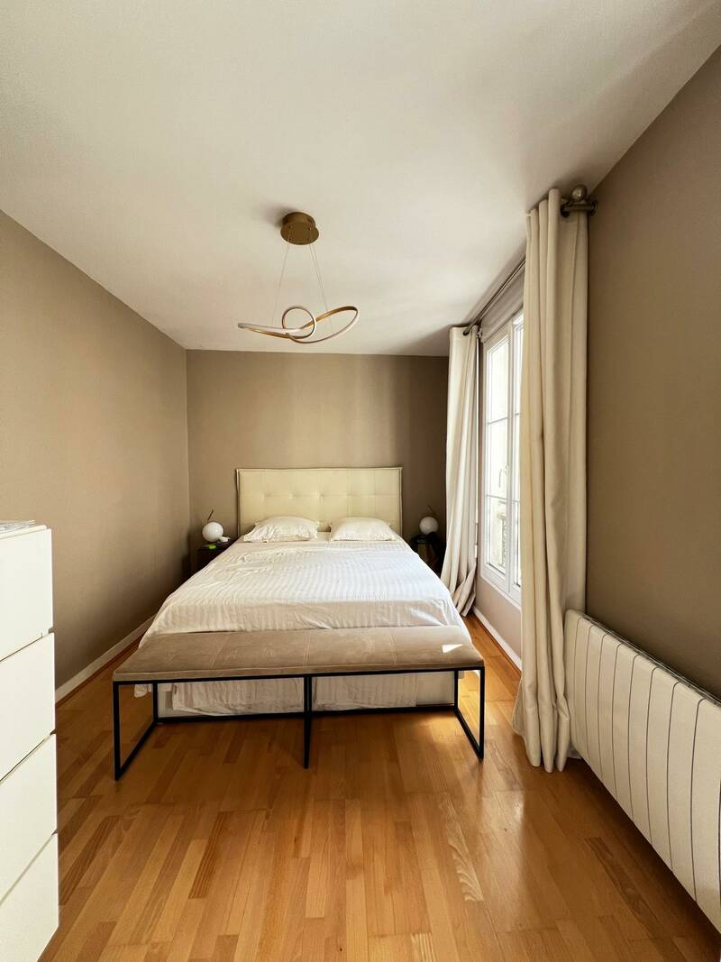 Paris 9E