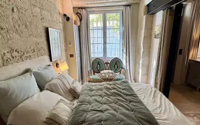 Uzès (30700)