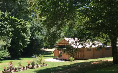 Domaine 2 Maisons + 5 Gites 495 M2