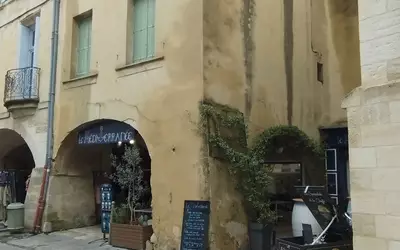 Uzès (30700)