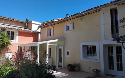 Roussillon (84220)
