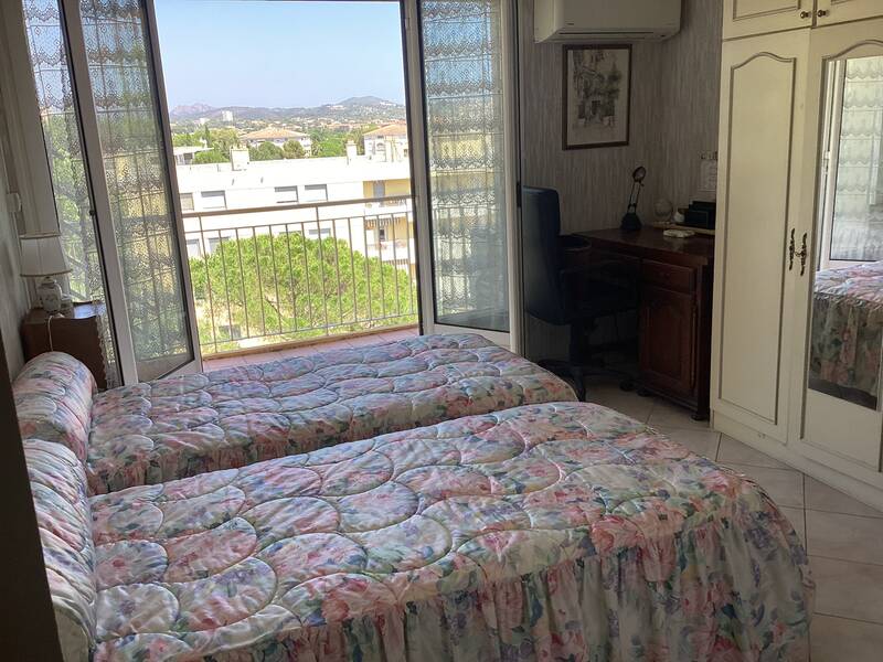 Fréjus (83600)