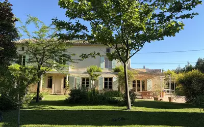 Grillon (84600)