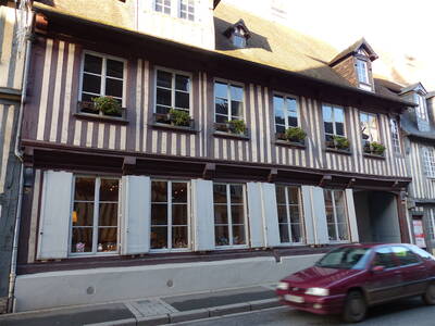 Vente maison 16 pièces Pont-l'Évêque (14130)