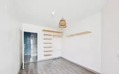 Résidence Récente, Balcon, Parking – Métro Gabriel Péri (6 Min)
