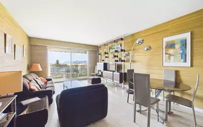Cannes (06400)