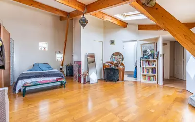 Rare À Montreuil Grande Maison Sur Jardin Arboré