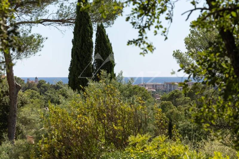 Fréjus (83600)