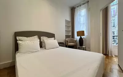 Paris 8E