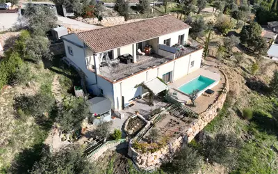 Fayence -Piscine-Vue Mer
