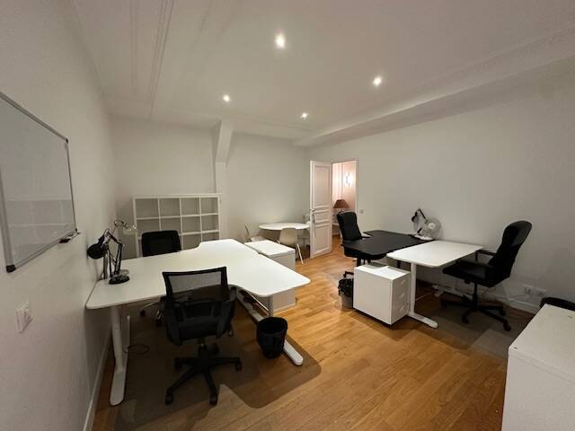 Bureaux, local professionnel Paris 16E (75016) - 26 m² - 1.500 €