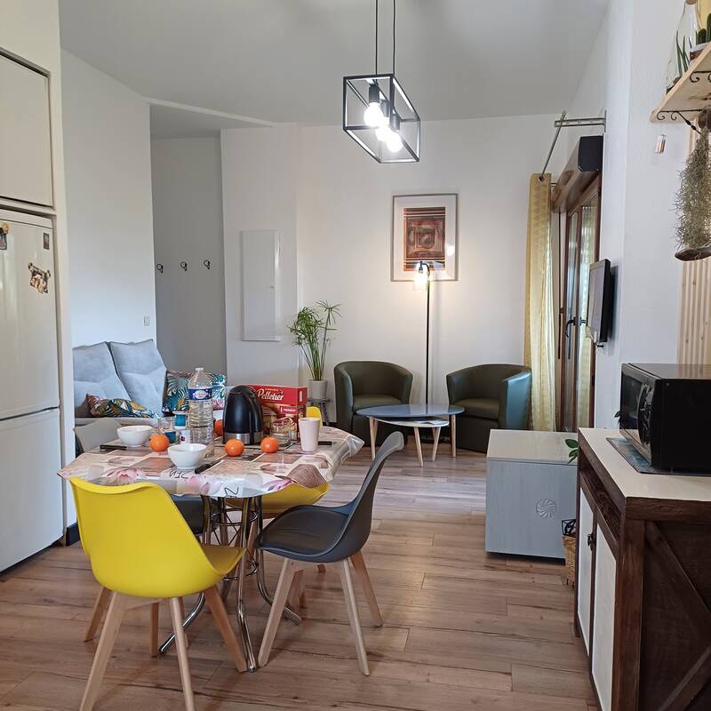 Uzès (30700)