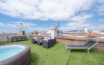 Avec 190M2 De Terrasses, Cannes