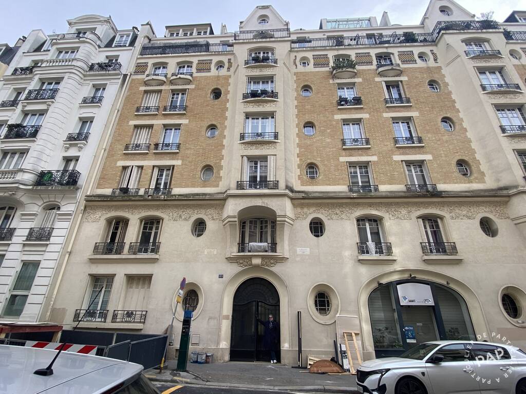 Appartement 2 pièces 32 m² · à Paris 18e · 32 m² · 300 000 €