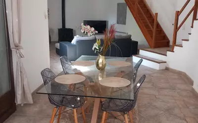 Quatre Chambres Et Un Terrain D'environ 1500M2Tourrettes-Sur-Loup (06140)