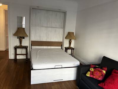 Location appartement studio Paris 7e