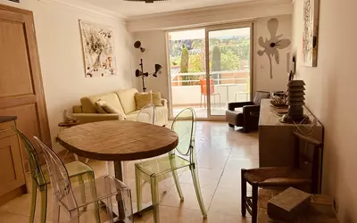 Avec Terrasse, Piscine Et Parking - Cavalaire-Sur-Mer