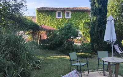 Roussillon (84220)