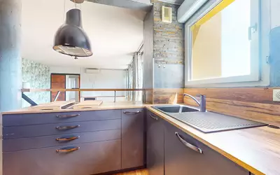 - Terrasse 17 M² + Box Fermé