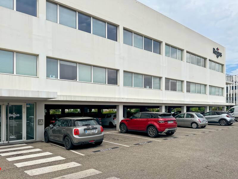 Bureaux, local professionnel Marignane - 8&nbsp;m² - 349&nbsp;&euro;