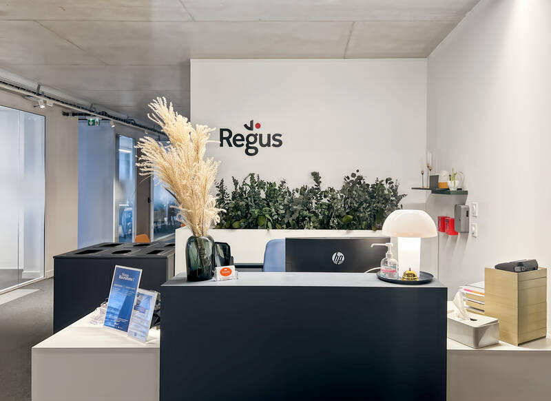 Bureaux, local professionnel Bezannes - 100&nbsp;m² - 2.338&nbsp;&euro;