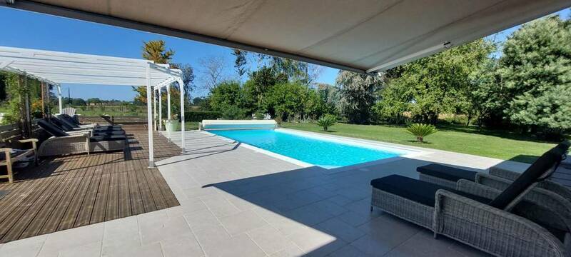 Longere Climatisée Avec Piscine Et Véranda