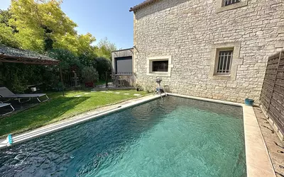 Uzès (30700)