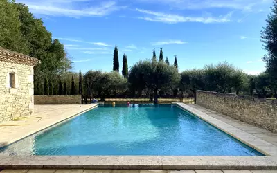 Uzès (30700)