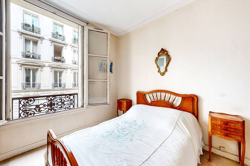 Paris 9E