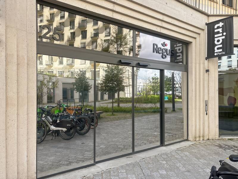 Bureaux, local professionnel Paris 19E - 8&nbsp;m² - 489&nbsp;&euro;