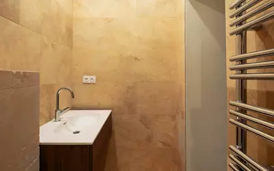 Uzès (30700)