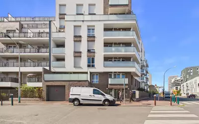 Résidence Récente, Balcon, Parking – Métro Gabriel Péri (6 Min)