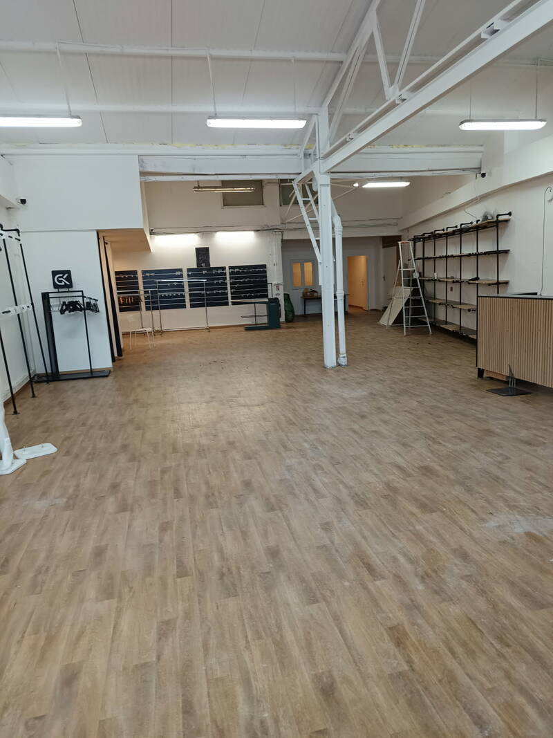 Local d'activité Gentilly - 227&nbsp;m² - 3.430&nbsp;&euro;