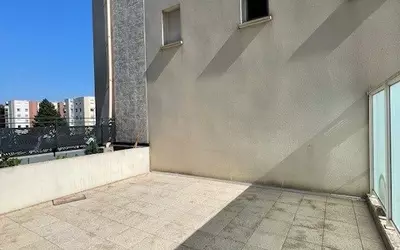 Appartement Avec Terrasse Refait À Neuf