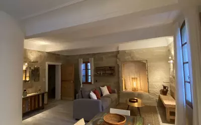 Uzès (30700)