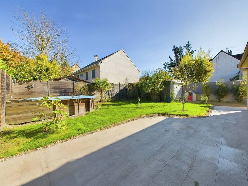 Le Plessis-Trévise (94420), Dans Le Quartier Du Val Roger