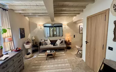Uzès (30700)