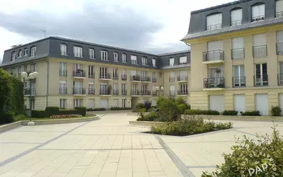 Fontainebleau (77300)
