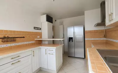 Fréjus (83600)